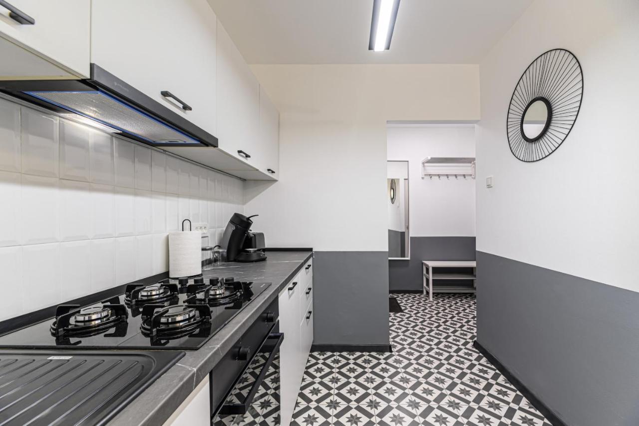 Travelers Hideout - Central Apartment Braşov Extérieur photo
