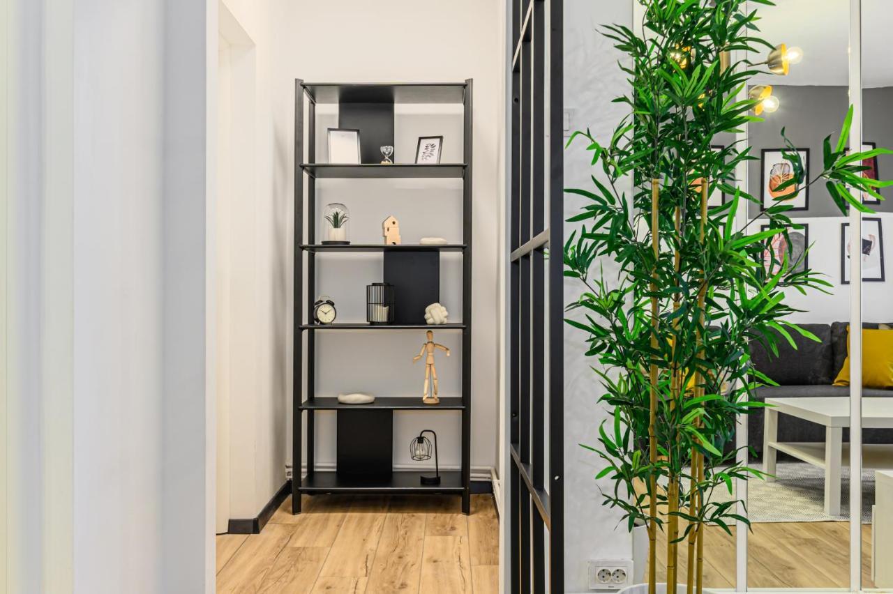 Travelers Hideout - Central Apartment Braşov Extérieur photo